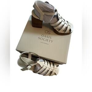 Beautiful White Oasis Society heels SIZE 9